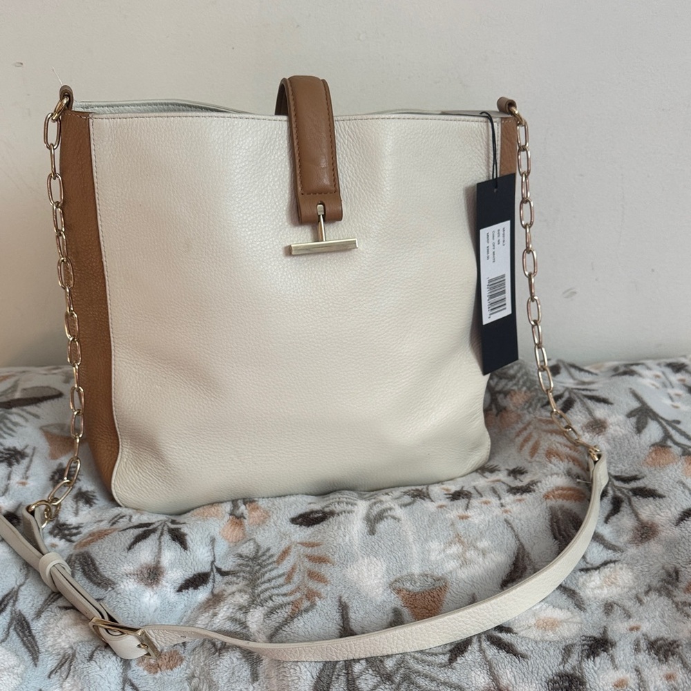 New Halston Heritage 100% leather winter cream with leather and gold strap🍀🍀